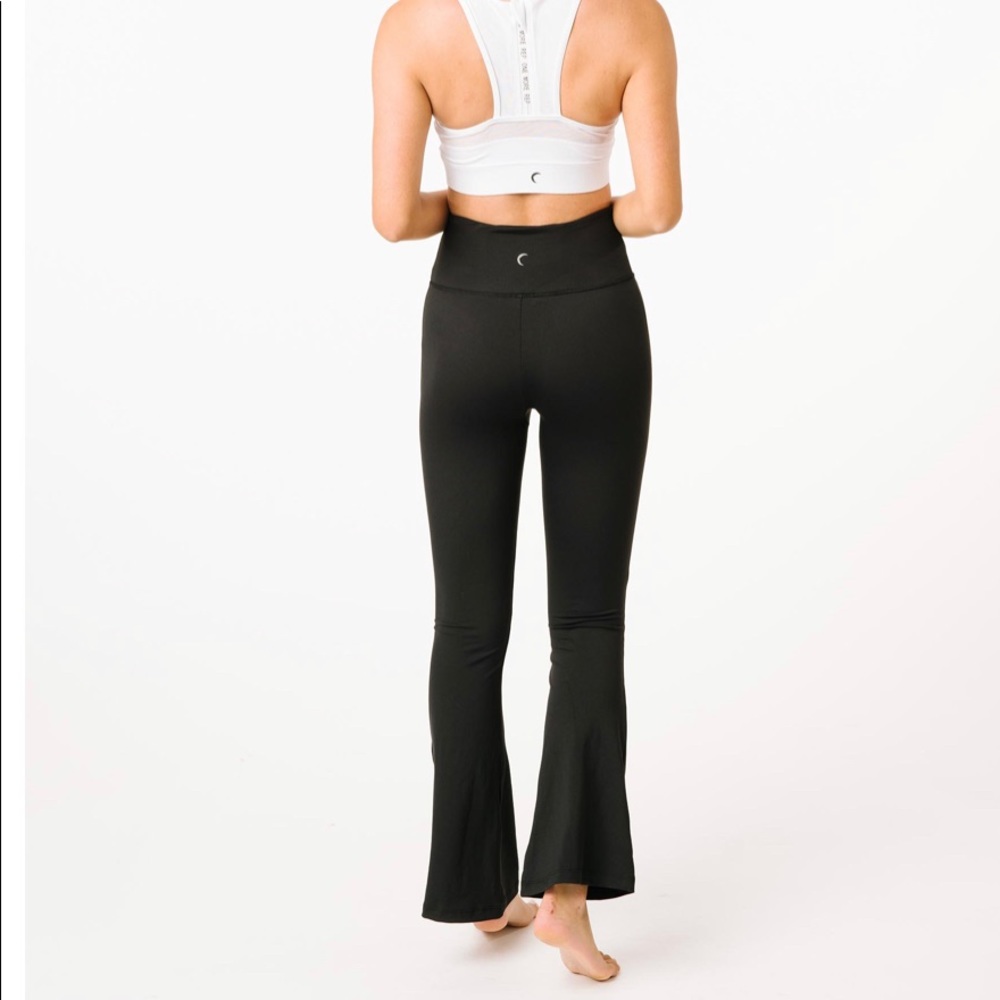 Black Flare Light n Tight Legging